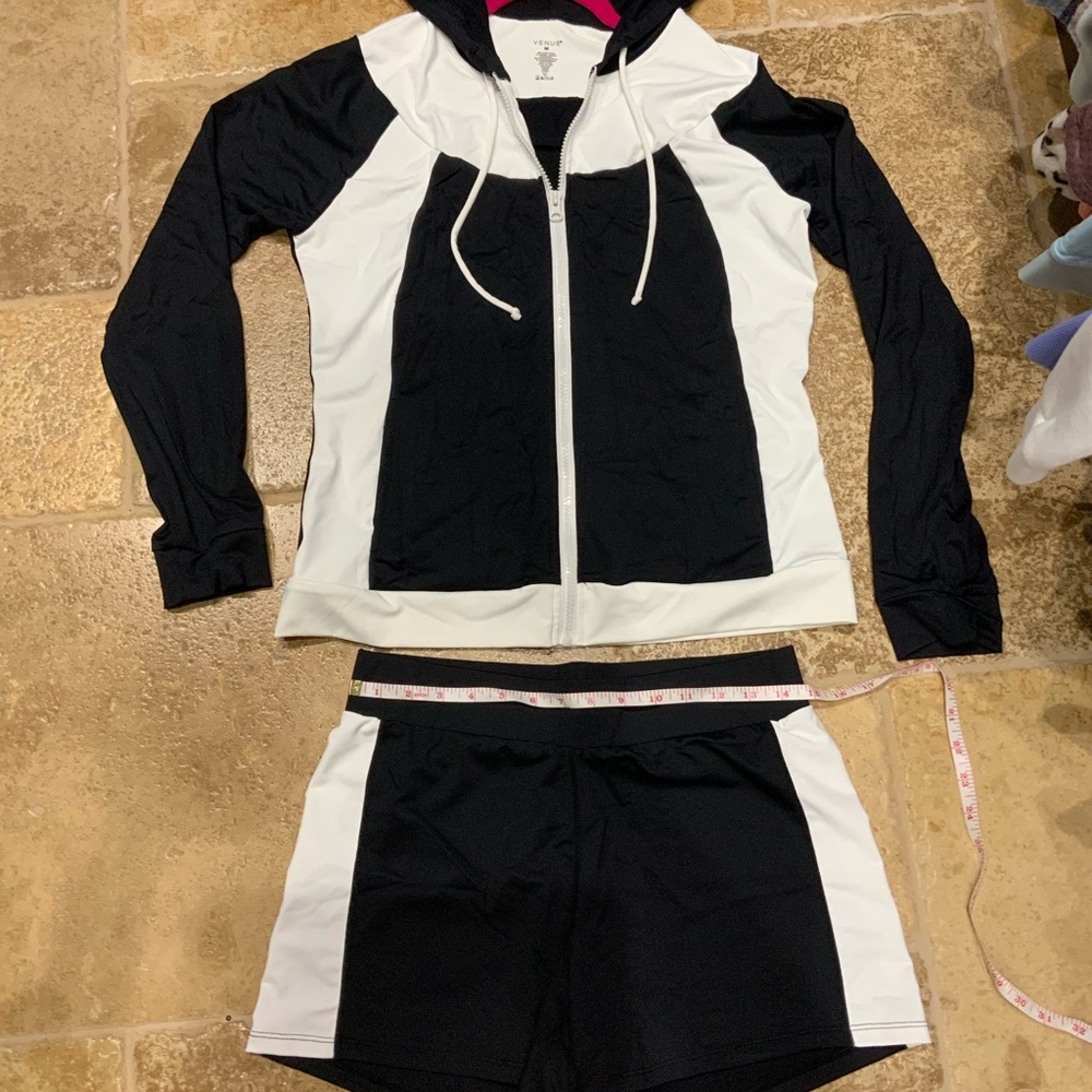 Venus jacket and shorts set Medium